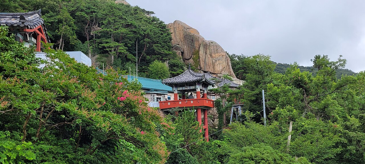 석불사 전경